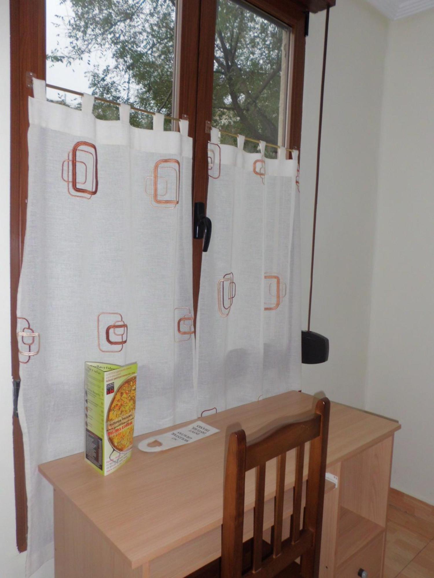 Hostal Abastos Валенсия Экстерьер фото