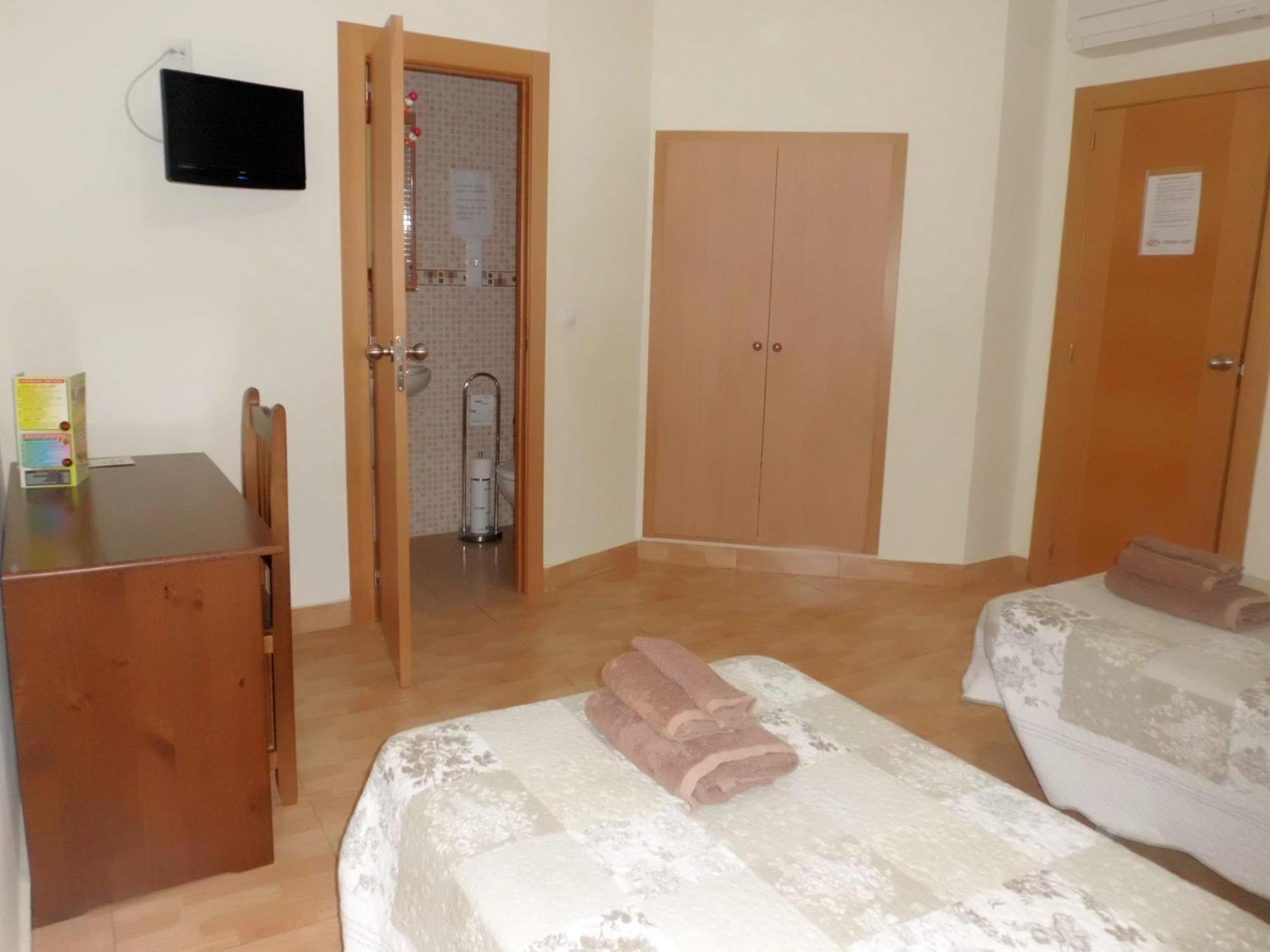 Hostal Abastos Валенсия Экстерьер фото