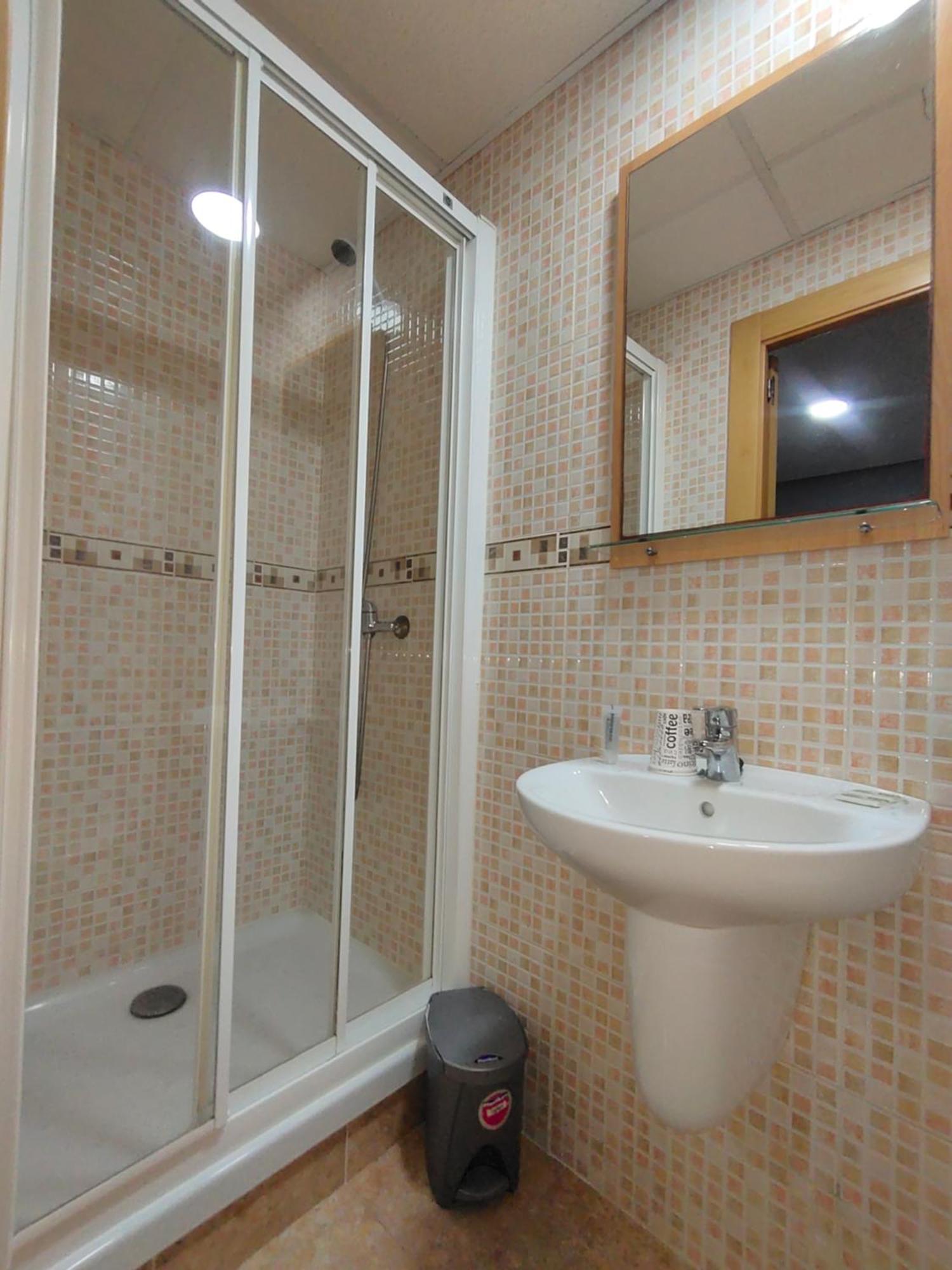 Hostal Abastos Валенсия Экстерьер фото