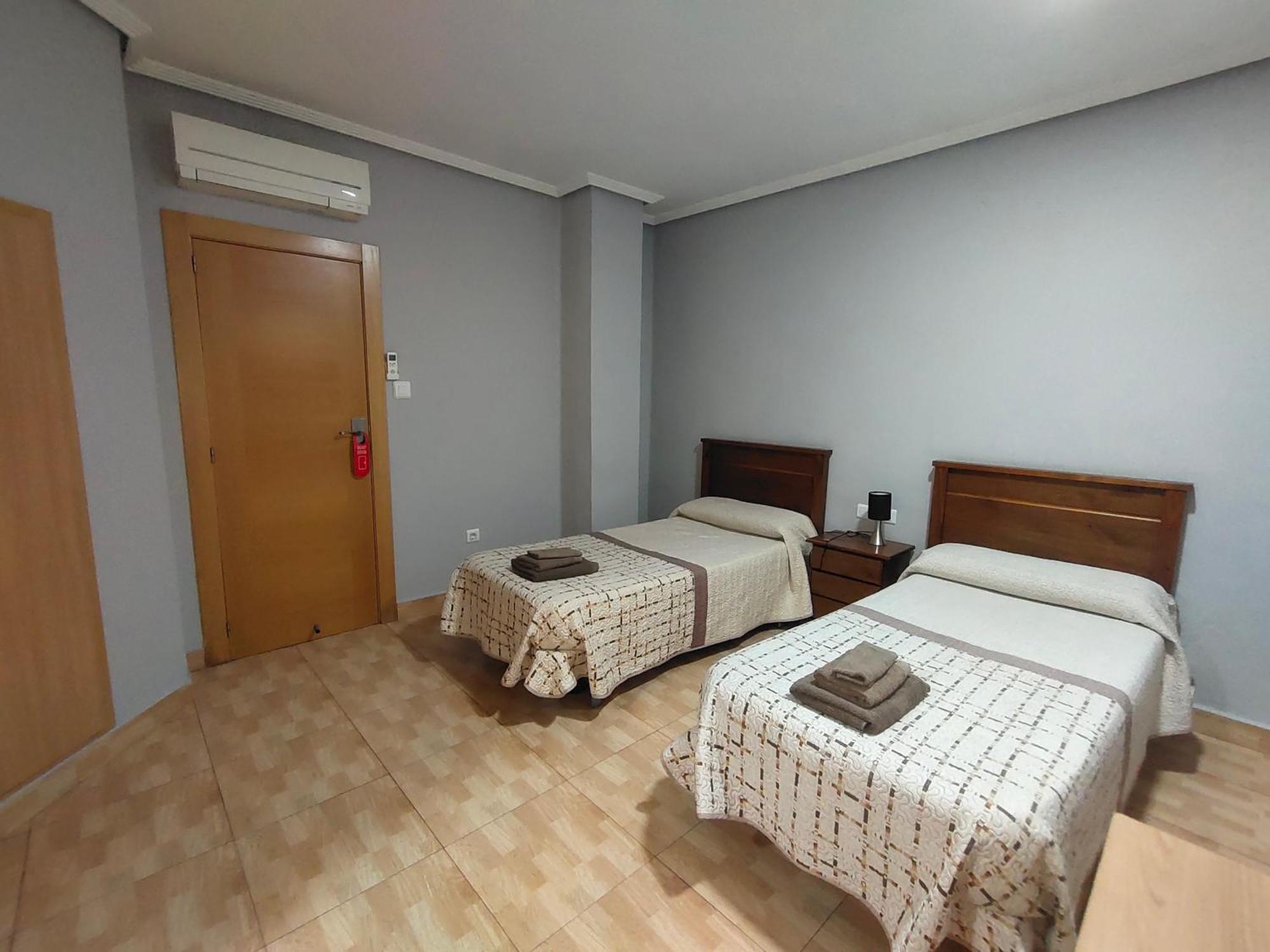 Hostal Abastos Валенсия Экстерьер фото