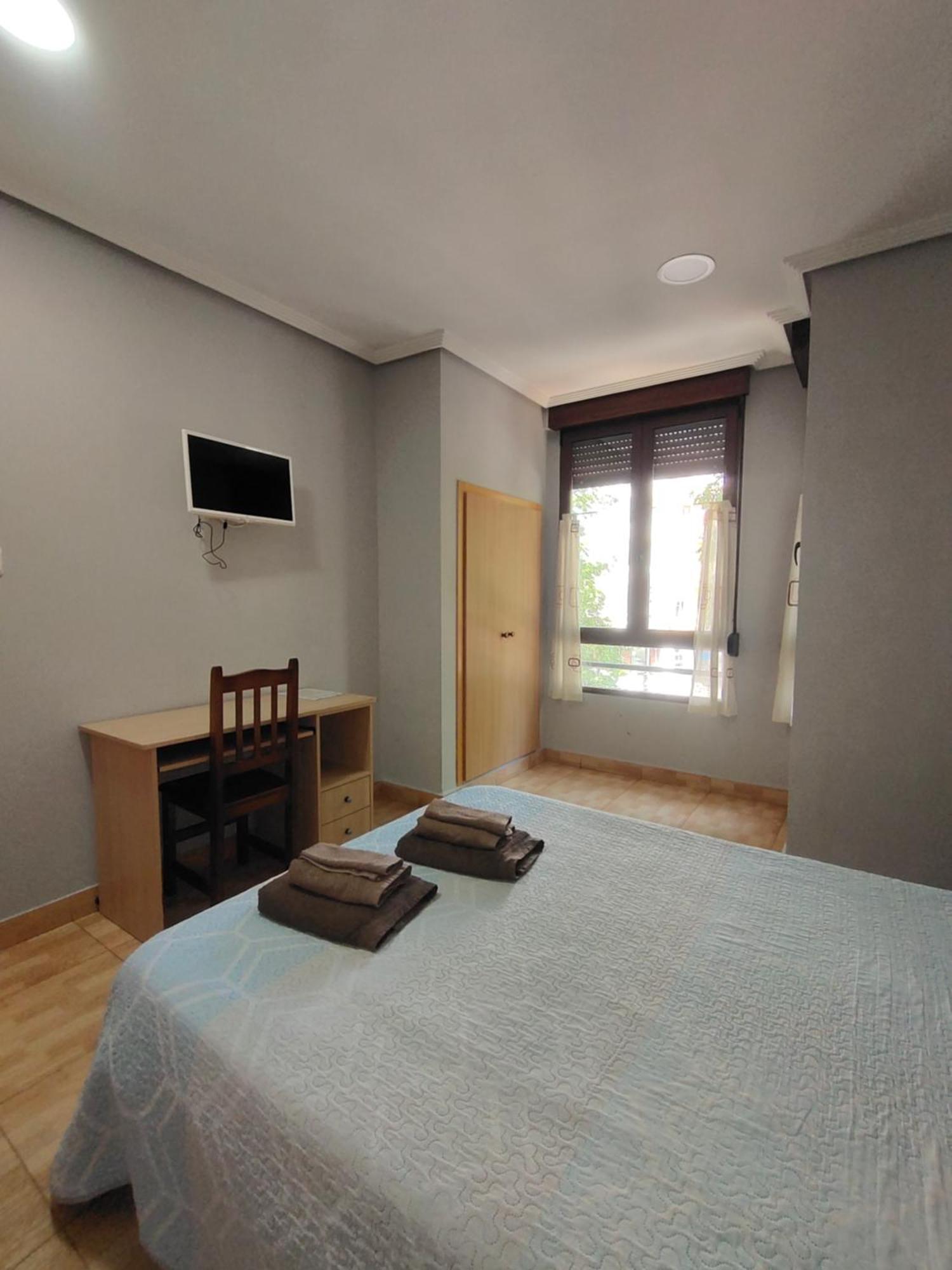 Hostal Abastos Валенсия Экстерьер фото