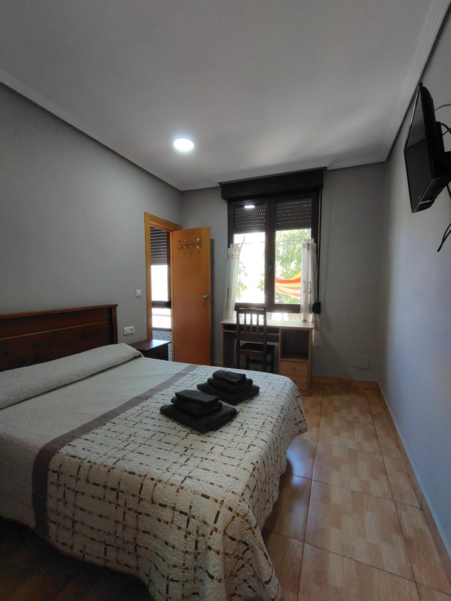 Hostal Abastos Валенсия Экстерьер фото