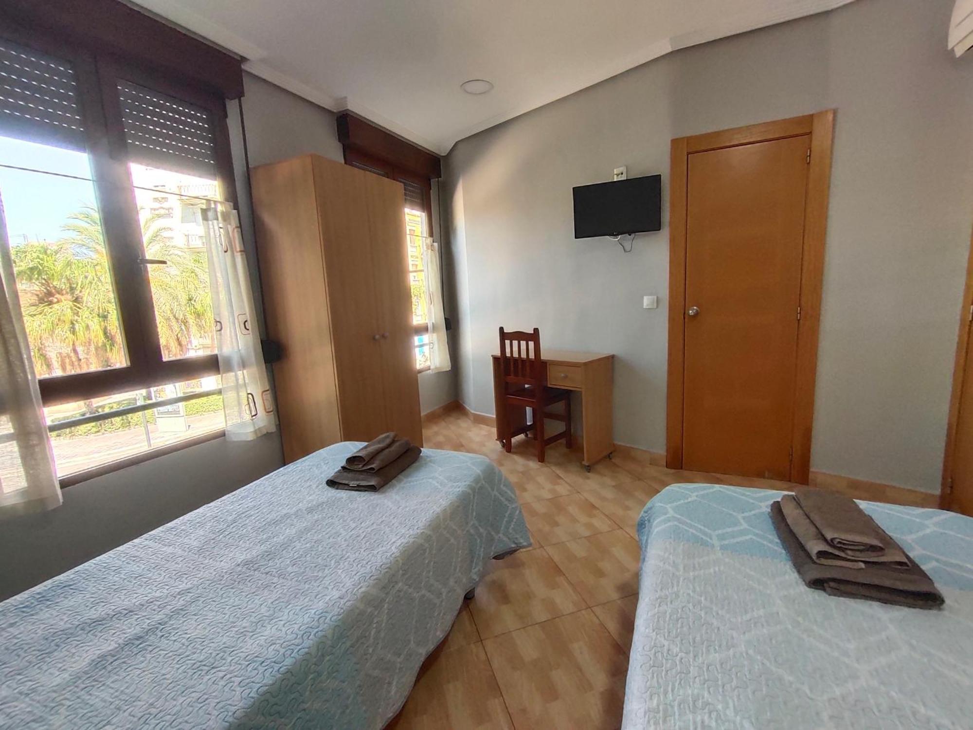 Hostal Abastos Валенсия Экстерьер фото