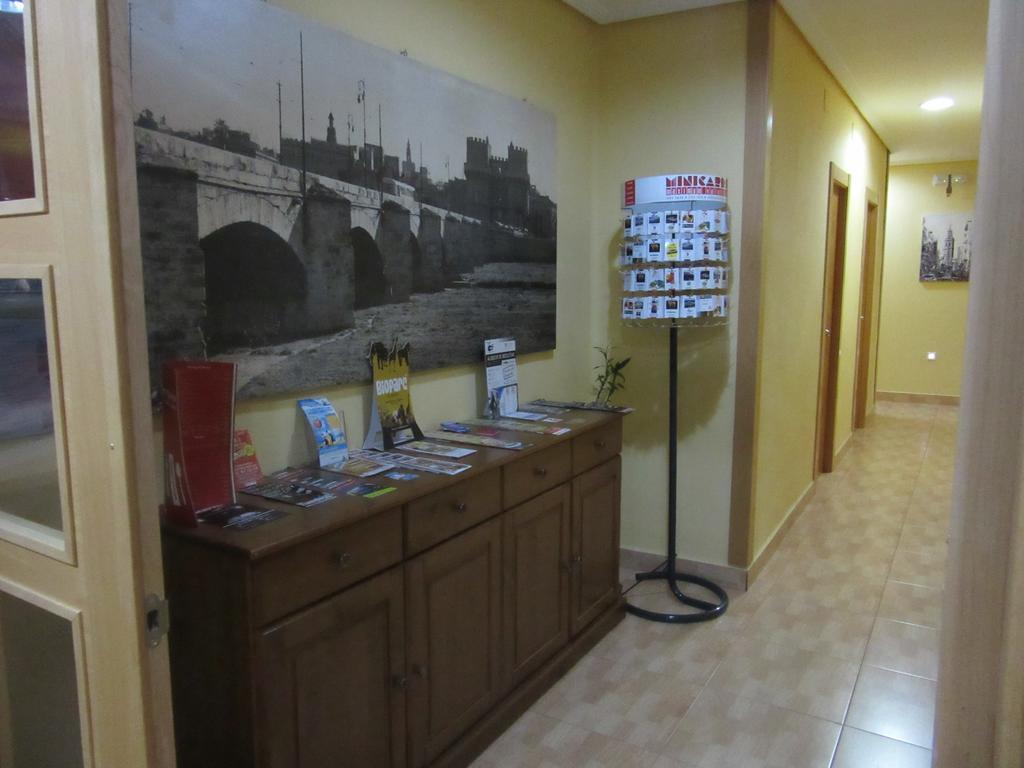 Hostal Abastos Валенсия Экстерьер фото